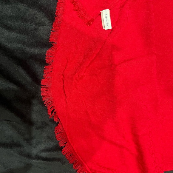 Calvin Klein red scarf (CK, print) - Picture 4 of 4